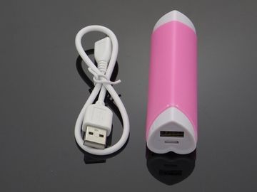 شكل قلب أحمر الشفاه USB المحمولة قوة البنك لفون / آي بود، ملون