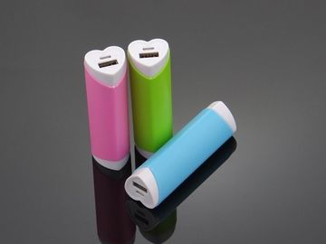 شكل قلب أحمر الشفاه USB المحمولة قوة البنك لفون / آي بود، ملون