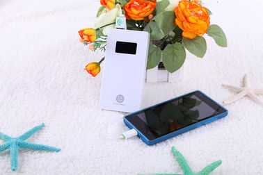 5000mAh قوة البنوك والكهرباء المحمولة لأجهزة المحمول مع شاشة LCD 5V 2.1A الناتج العاصمة